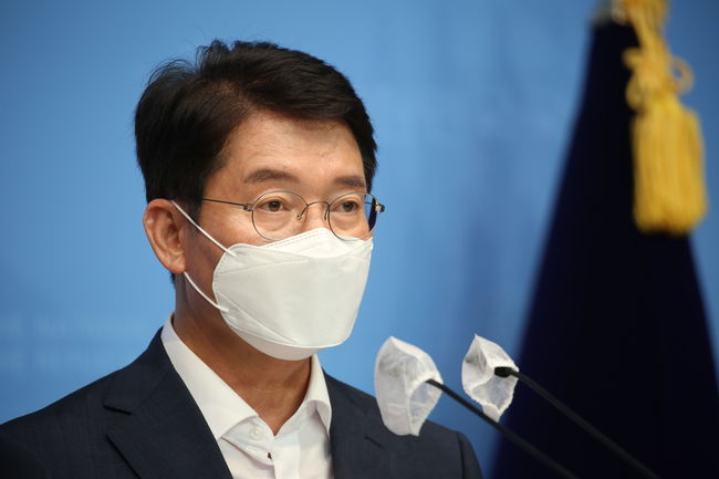 ▲ 김수흥 의원은 농지법 위반 의혹에 대해 해명했다.