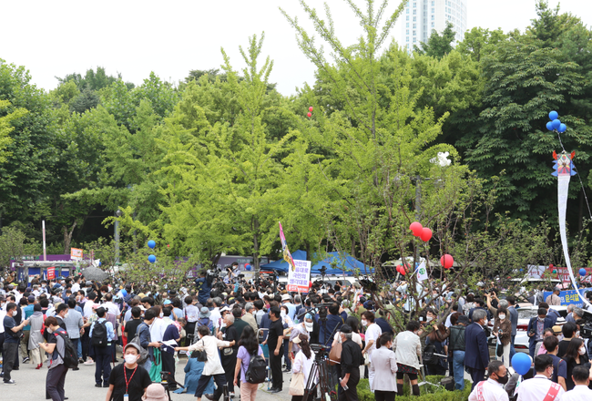 ▲ 윤 전 총장의 지지자들이 인산인해를 이루고 있다.