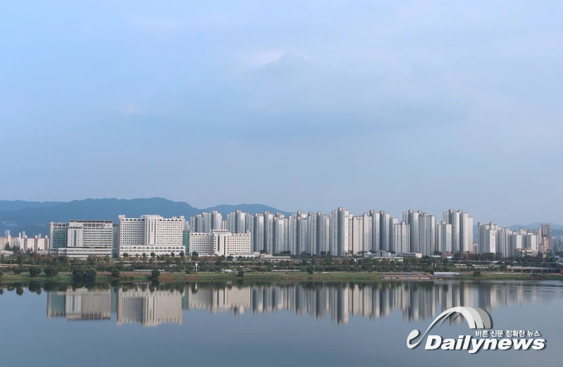 ▲ 한국부동산원의 주택가격동향조사 개편에도 불구하고, 한국부동산원의 조사가 다른 조사와 매매가격지수 상승률에서 현격한 차이를 보이고 있다는 지적이 제기됐다. 사진은 서울 아파트/Pixabay 제공