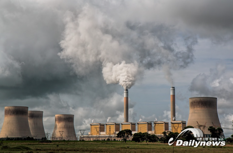 ▲ 국내 자산총액 기준 상위 10개 그룹이 차지하는 온실가스 배출량이 2020년 기준 국내 전체 배출량의 36%를 차지하는 것으로 드러났다/사진 Pixabay 제공