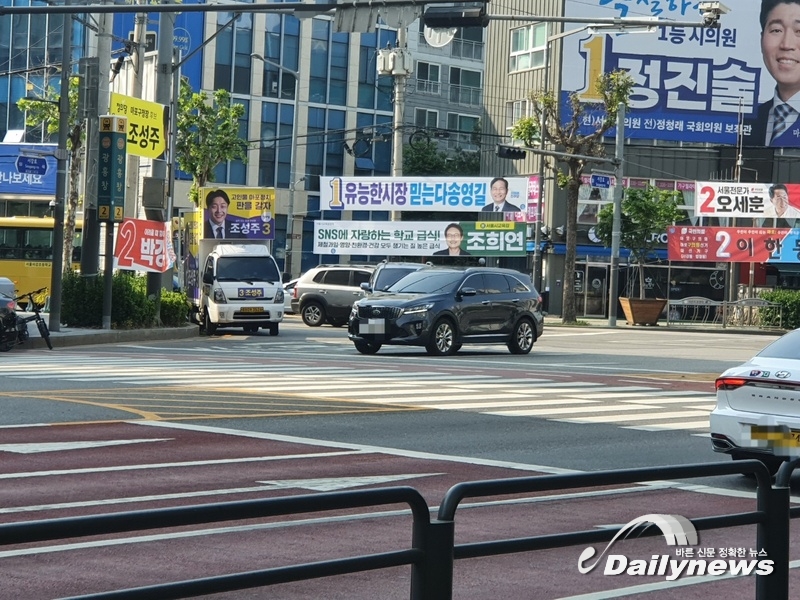 ▲ 19일부터 6.1선거의 공식 운동이 시작됐다. 사진은 서울 시내 한 교차로에 걸려 있는 현수막. 