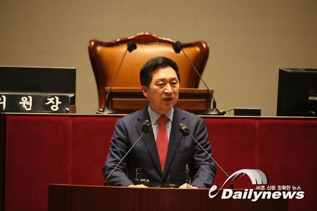 ▲ 국민의힘 김기현 당 대표가 23일 서울 여의도 국회에서 열린 의원총회에 참석했다.